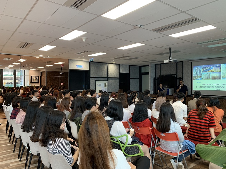 Sinh viên tài năng ISB - CapitaLand - Company tour