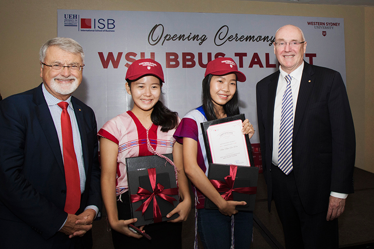Viện ISB _ hai sinh viên Malay nhận học bổng toàn phần WSU BBUS Talent