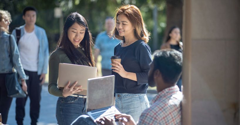 Australia cập nhật đầy đủ chính sách hỗ trợ tài chính, việc làm, học tập... trên trang thông tin nhằm giúp sinh viên sẵn sàng bước vào thị trường lao động. Ảnh: Austrade