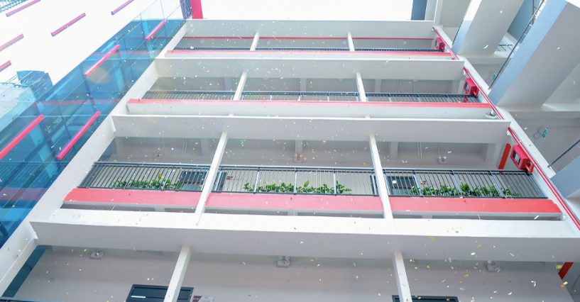 Tòa nhà Cơ sở D - 196 Trần Quang Khải có thiết kế với chủ đề hiện đại và không gian thoáng đãng, năng động