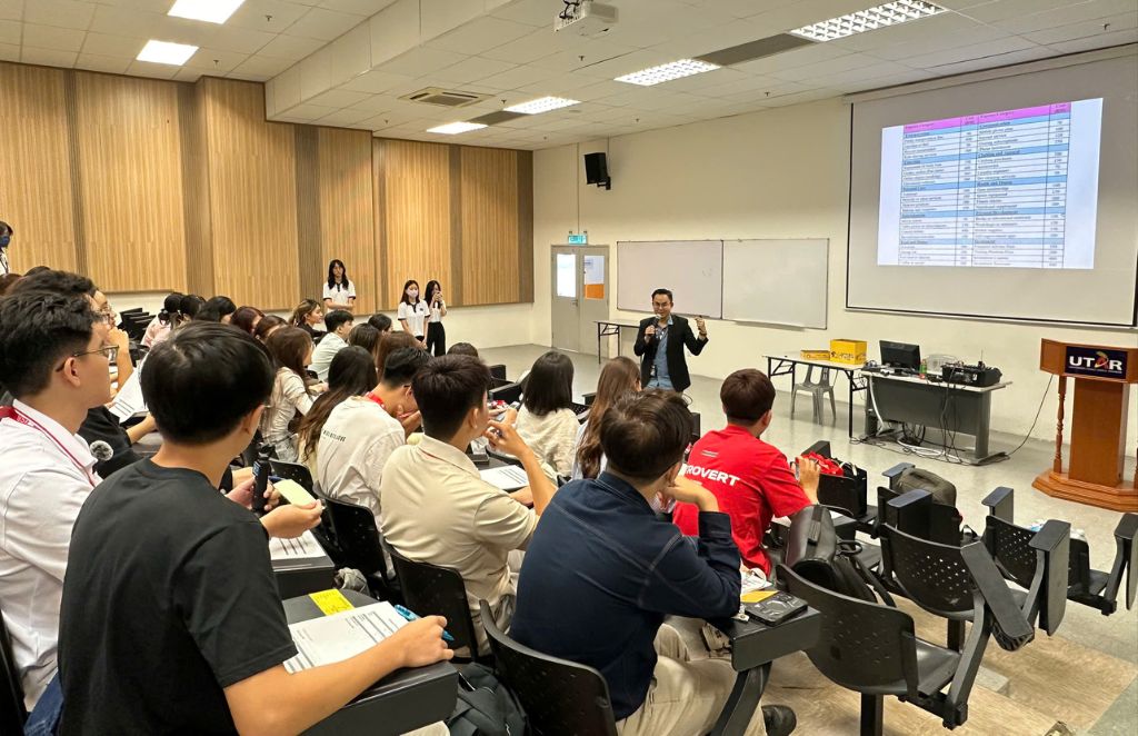 Buổi học “Overview of the Malaysian Economy” tại UTAR mang đến cho sinh viên ISB ASEAN Co-op góc nhìn sâu sắc về cấu trúc kinh tế Malaysia