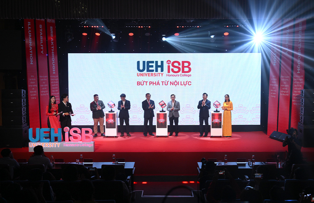 Khoảnh khắc chính thức đánh dấu bước ngoặt chiến lược của Trường Tài năng UEH.ISB