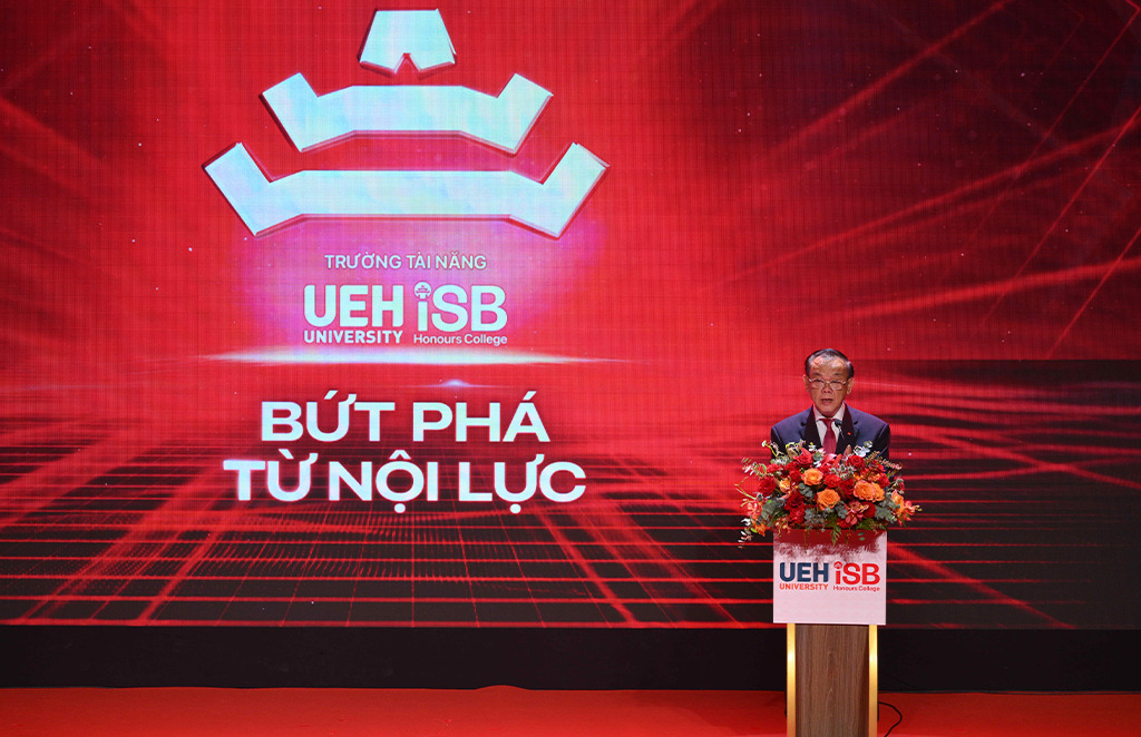GS. TS. Nguyễn Đông Phong – Chủ tịch Hội đồng Đại học UEH phát biểu tại buổi lễ ra mắt Trường Tài năng UEH.ISB, chia sẻ định hướng chiến lược và kỳ vọng về hành trình phát triển giai đoạn mới