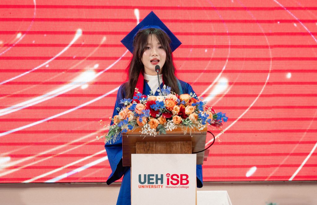 bạn Nguyễn Minh Phương – Khóa 47, Lớp DH47MAR01, Ngành Marketing, Chương trình Cử nhân Tài năng ISB BBus, đã bày tỏ cảm xúc về hành trình trưởng thành của mình tại Trường Tài năng UEH.ISB