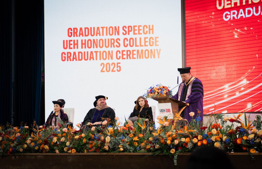 PGS. TS. Trần Hà Minh Quân – Hiệu trưởng Trường Tài năng UEH.ISB phát biểu khai mạc tại buổi lễ